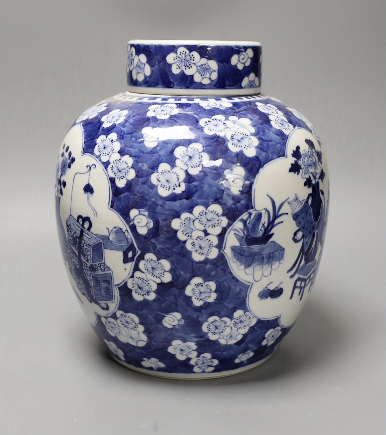 A large 19th century Chinese blue and white prunus jar and cover, 25cm